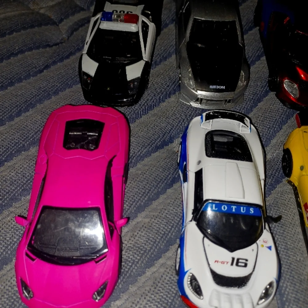 Assorted KINTOY Die-Cast Toy Cars Set Of 12 - Picture 4 of 7